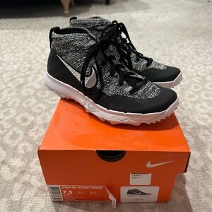 New in Box…NIKE Ladies Soft Spike Golf Shoes..sz. 7.5